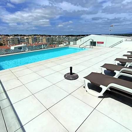 Rooftop Pool & Luxury *